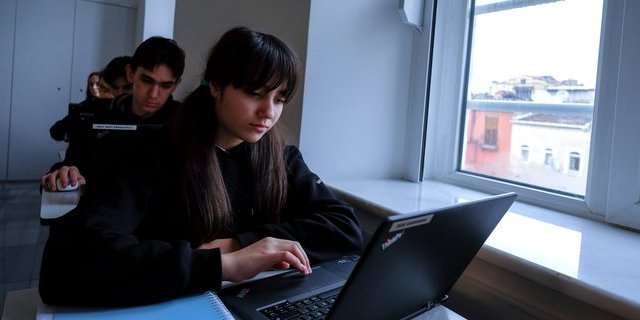Fransız Ulusal Meclisi'nden Sosyal Medya ve Çocuk Güvenliği Reformu
