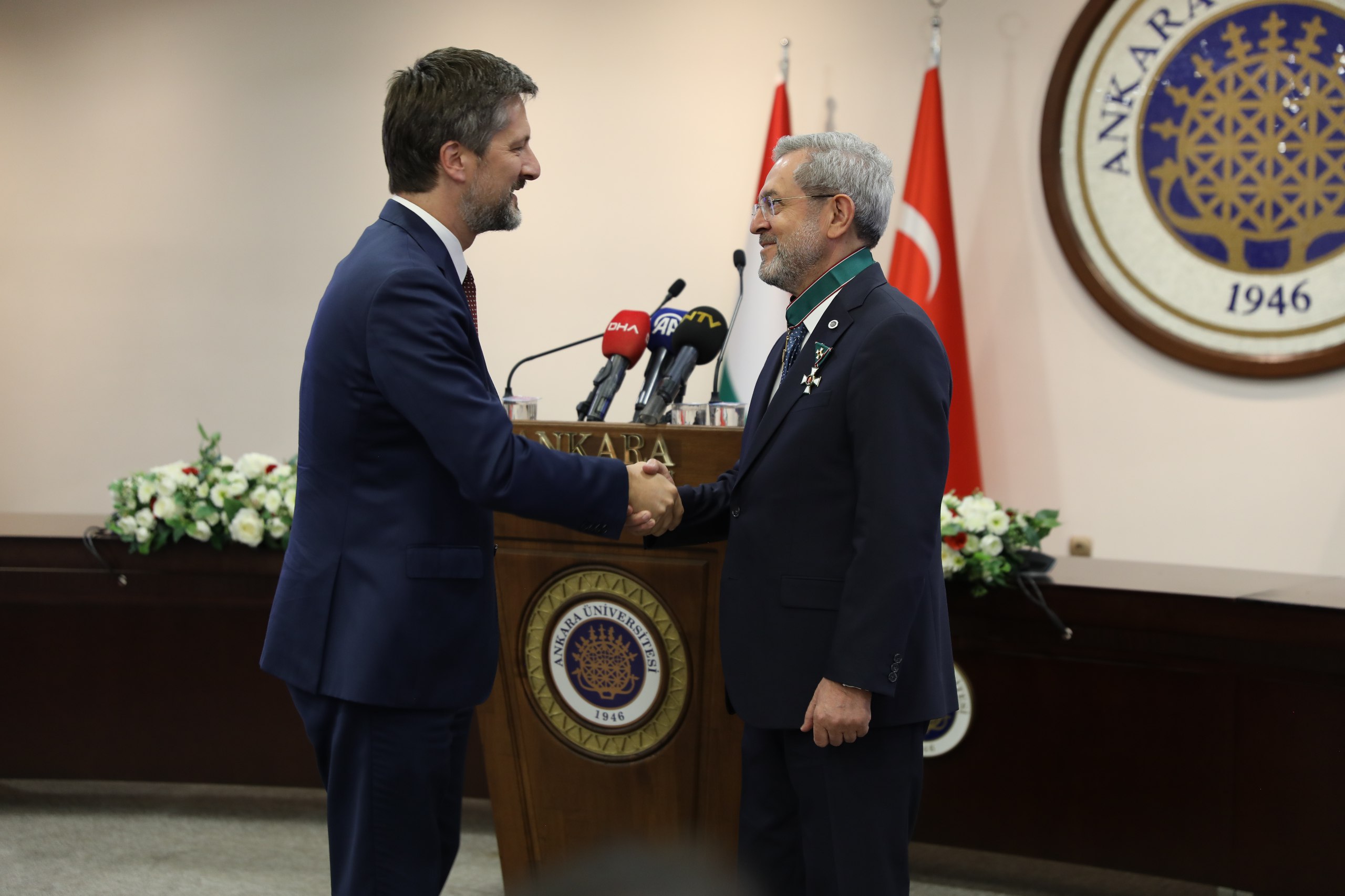Venezuela'dan 38 Can Kurtaran Türk'e Devlet Nişanı Verildi
